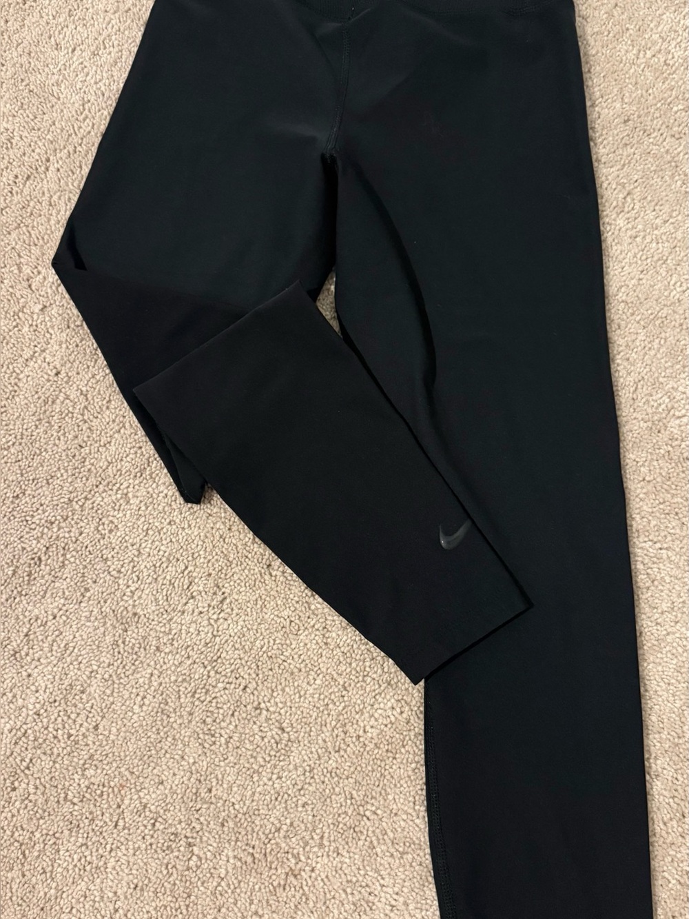 Nike black leggings ( the Nike scope, hyper tight fit )